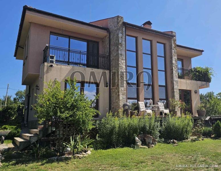 Modernes Haus in Bulgarien in traumhafter Naturlage